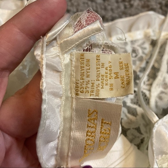 VINTAGE Gold Label VS White Lace Teddy Bodysuit - Picture 13 of 13